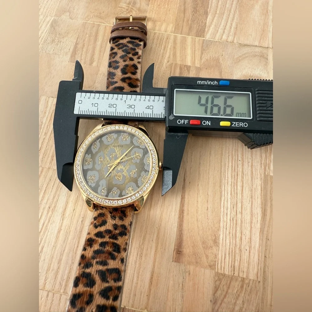 Guess ladies gold tone leopard print watch NEW BATTERY